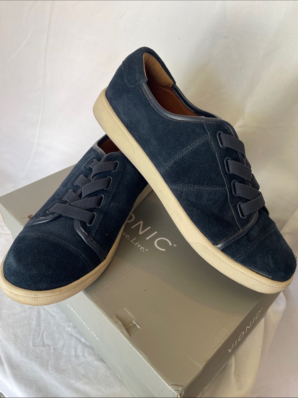 Vionic Navy Suede Low-Top Sneakers with Cream Sole